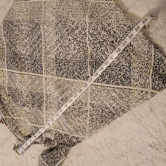 Juicy Couture cold shoulder shirt - Picture 4 of 8